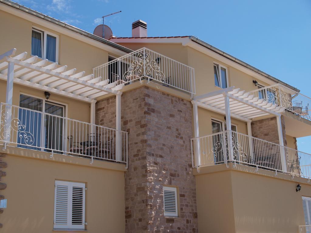 Guesthouse Olei Malinska Exterior photo